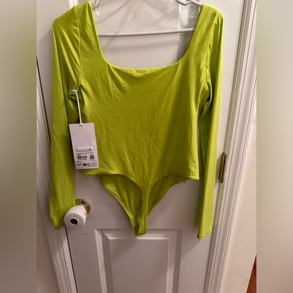 Lululemon Nulu bodysuit square neck long sleeve size med - Picture 4 of 4